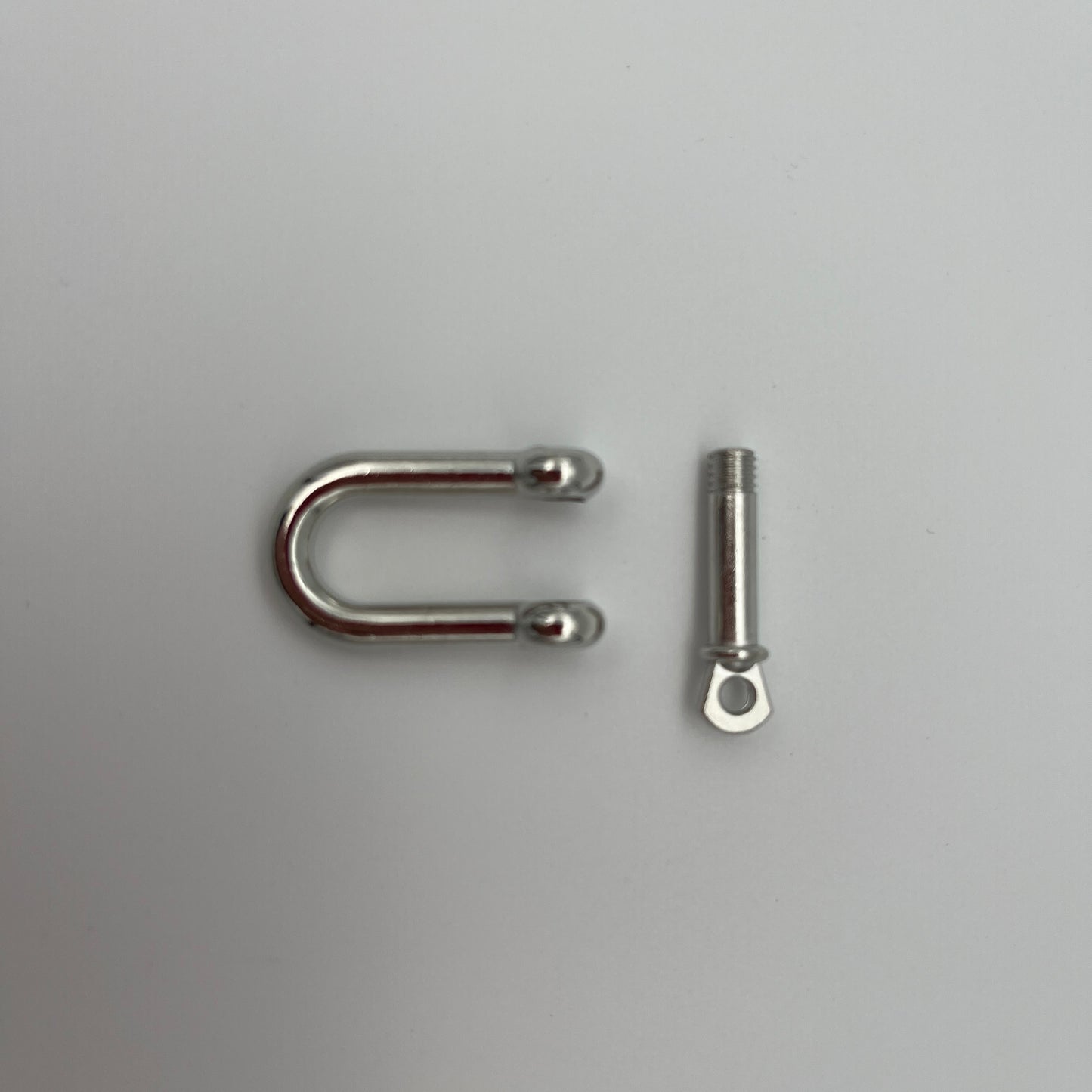 Manille en U en métal couleur chrome