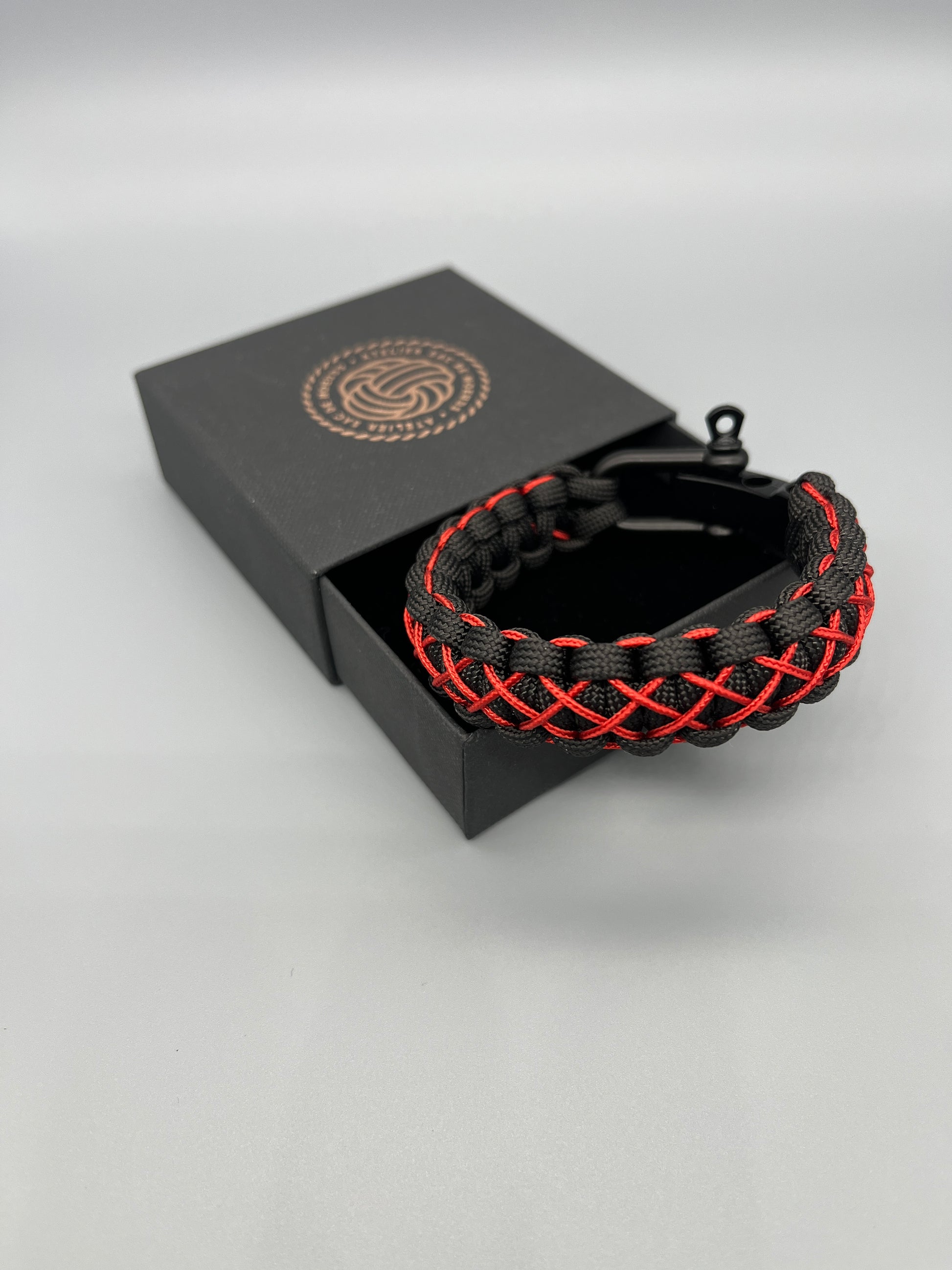 Bracelet en paracorde Rouge et marteau de Thor celtique viking neuf Bracelet en paracorde Rouge et marteau de Thor celtique viking neuf